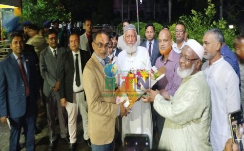 চুয়াডাঙ্গায় হাইকোর্ট বিভাগের বিচারপতি জাফর আহমেদকে ফুলেল শুভেচ্ছায় বরণ